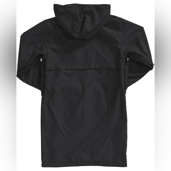 Gear up in the TYR Youth Alliance Podium Parka. - Picture 2 of 10